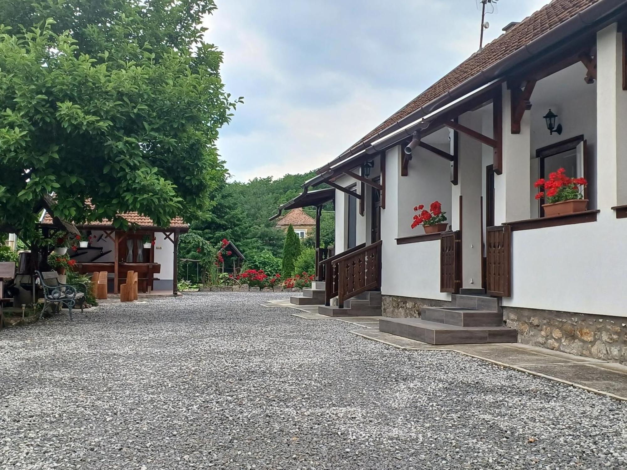 Kazsimer Vendeghaz Erdohorvati Exterior foto